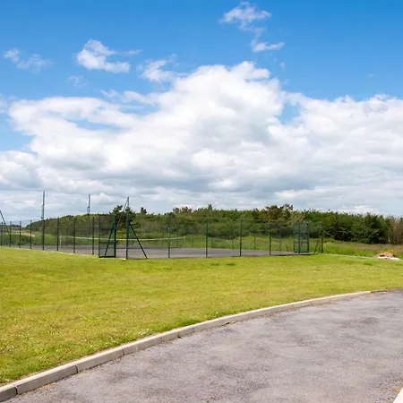 5 Bed - Sleeps 10 - Hot Tub - Country Views