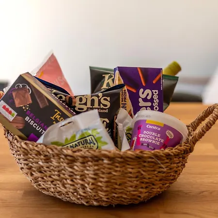 5 Bed - Sleeps 10 - Hot Tub - Country Views واتيرفورد