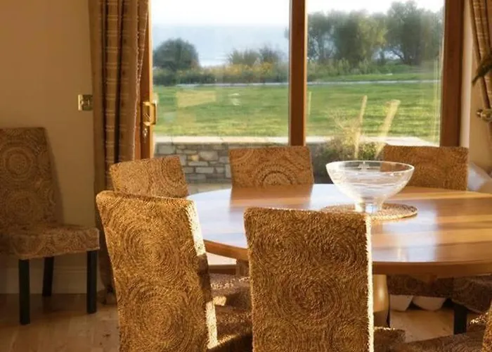 Villa 5 Bed - Sleeps 10 - Hot Tub - Country Views Waterford