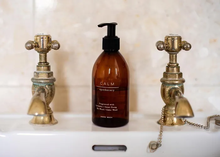 Villa 5 Bed - Sleeps 10 - Hot Tub - Country Views Waterford