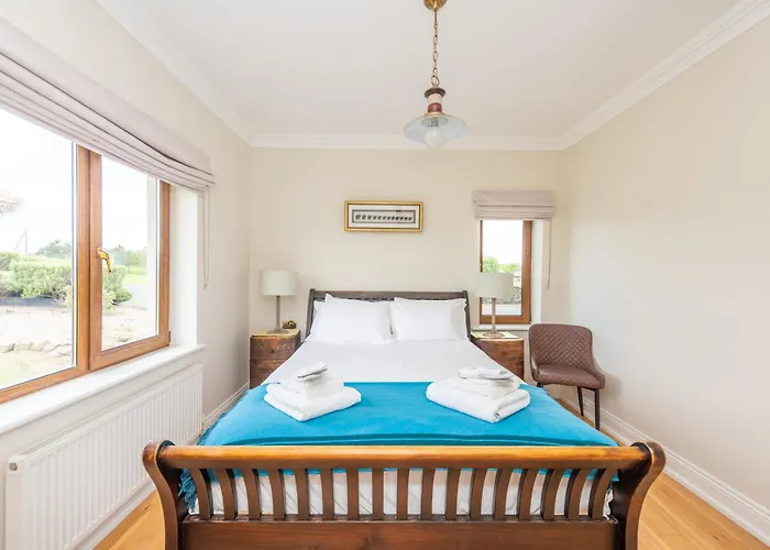 Villa 5 Bed - Sleeps 10 - Hot Tub - Country Views Waterford