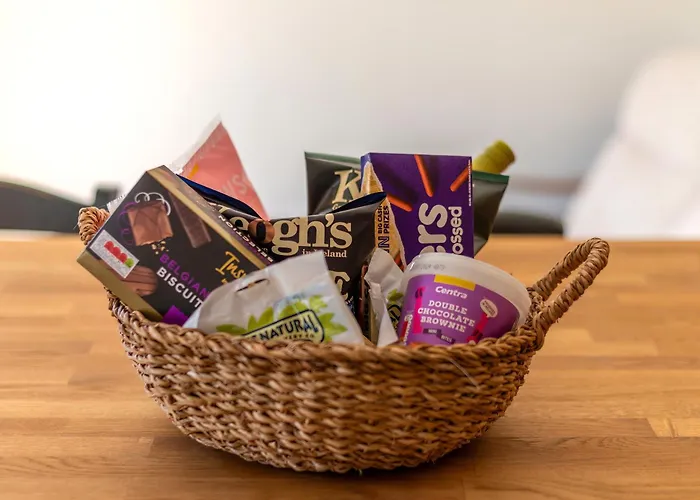 5 Bed - Sleeps 10 - Hot Tub - Country Views 워터퍼드