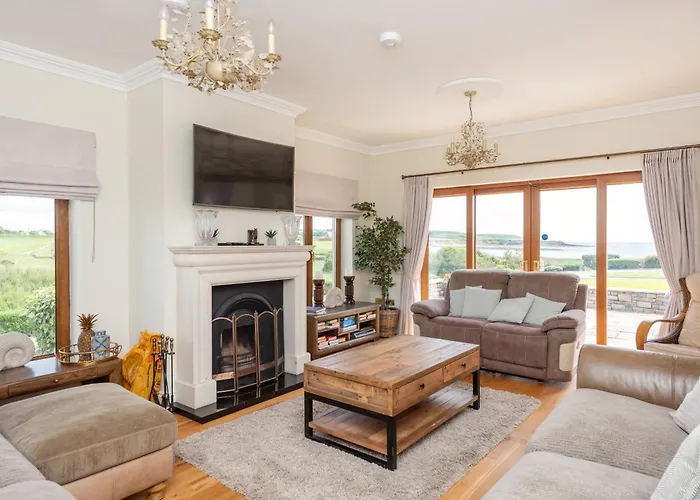 5 Bed - Sleeps 10 - Hot Tub - Country Views