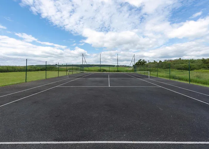 Villa 5 Bed - Sleeps 10 - Hot Tub - Country Views