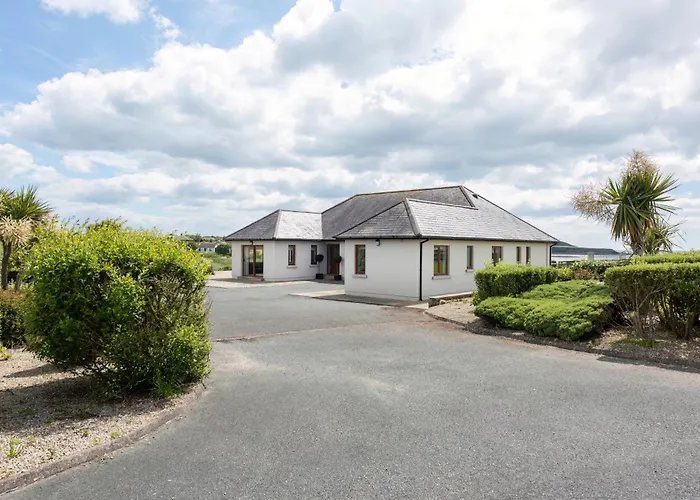 Villa 5 Bed - Sleeps 10 - Hot Tub - Country Views Waterford